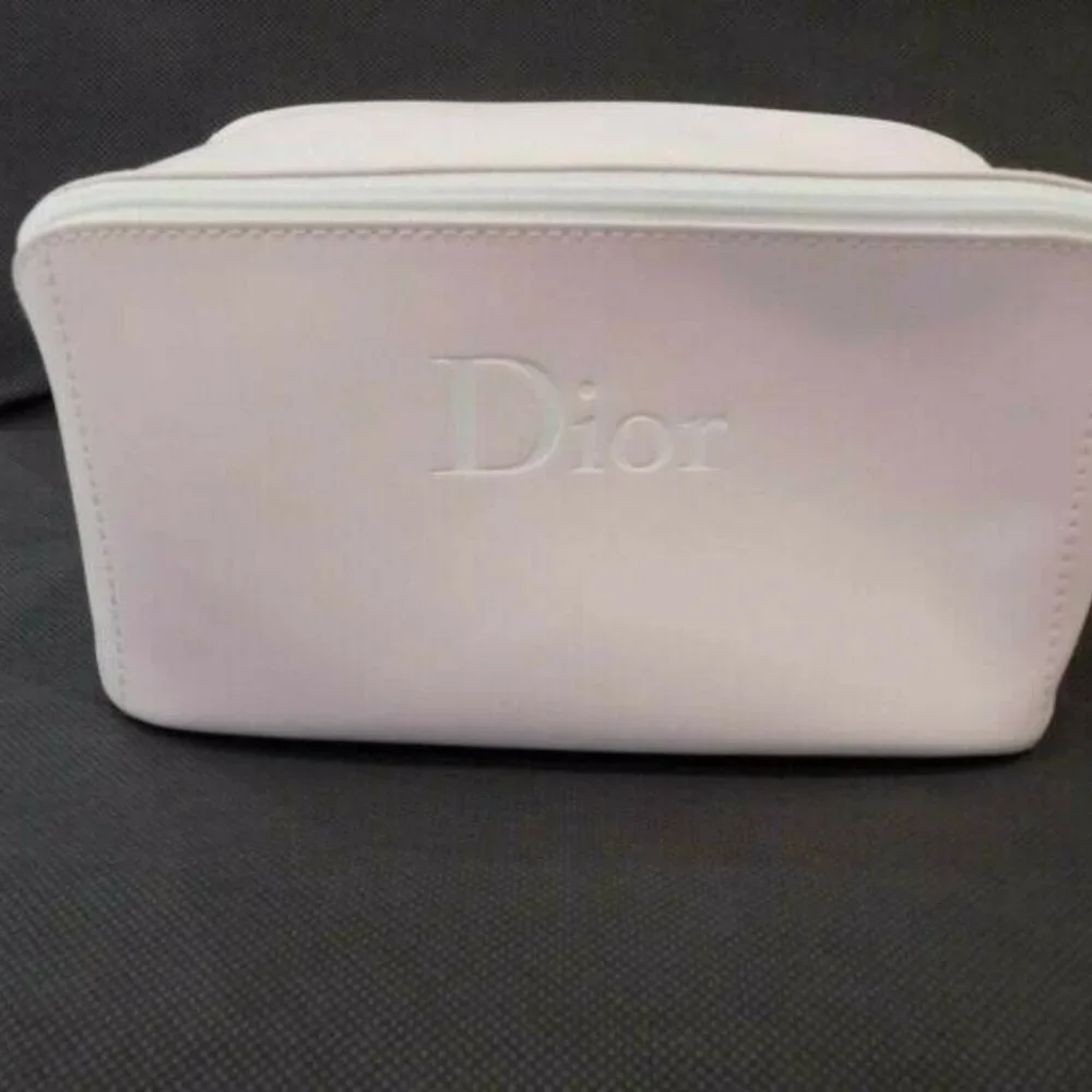 DIOR Beaute Pink Pouch. BNIB - Picture 3 of 5